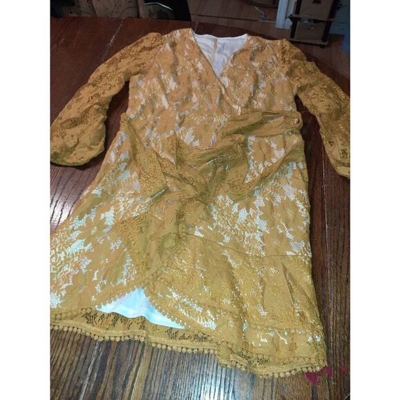 New XL Farysays Lace Wrap Mini Dress Floral V-Neck Yellow Gold Short Dress NWOT - Picture 6 of 9